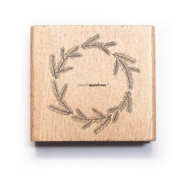 Cats on appletrees - Corona pino