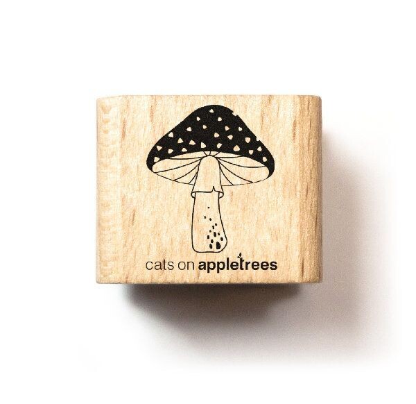 Cats on appletrees - Seta amanita