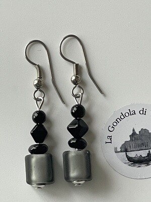 Earrings Murano cubes 10mm / Onyx