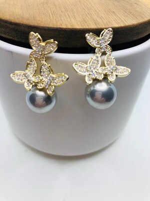 Butterfly  mit einer Muschelkern Perle in Silber