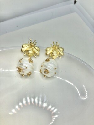 Maja mit Barockperle mit diversen Details
