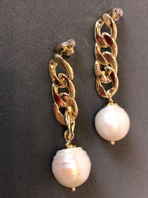 Panzerelement Ohrring mit Barockperle 24K vergoldet Titan Panzerelement Ohrring mit Barockperle 24K vergoldet Titan