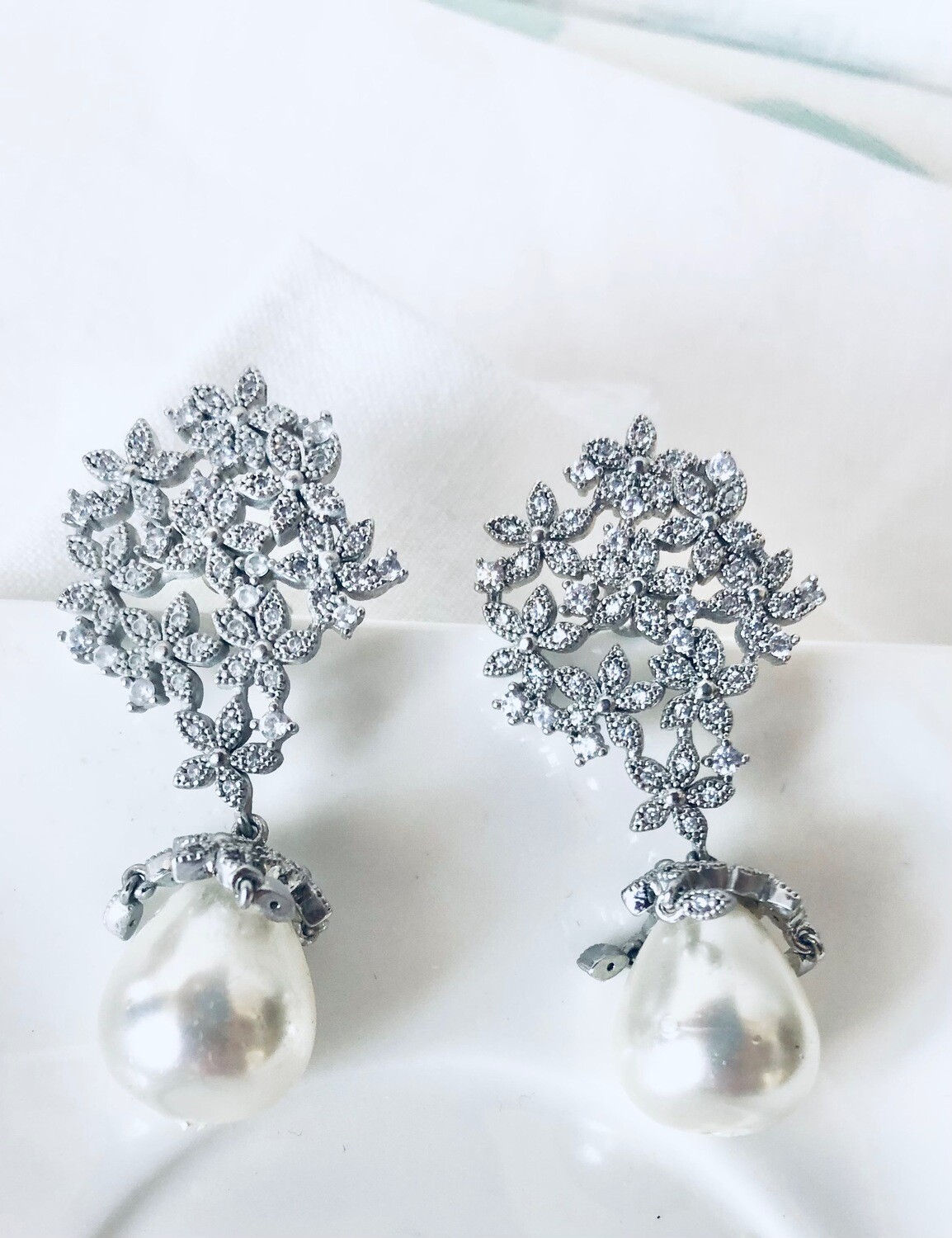 Blütentraum mit funkelden Kristallen 925 Silber
