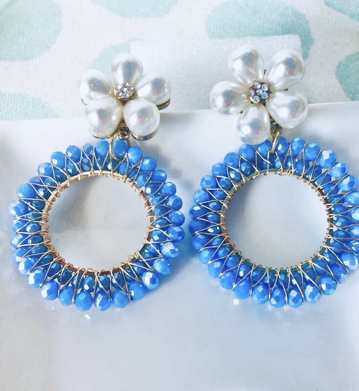 Liv Blütenstecker mit Babyblauen Perlen Liv Blütenstecker mit Babyblauen Perlen