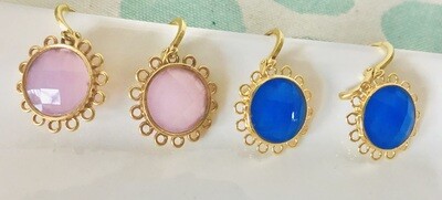 Blumen Creole in Rosa oder Blau mit einem Edelstein