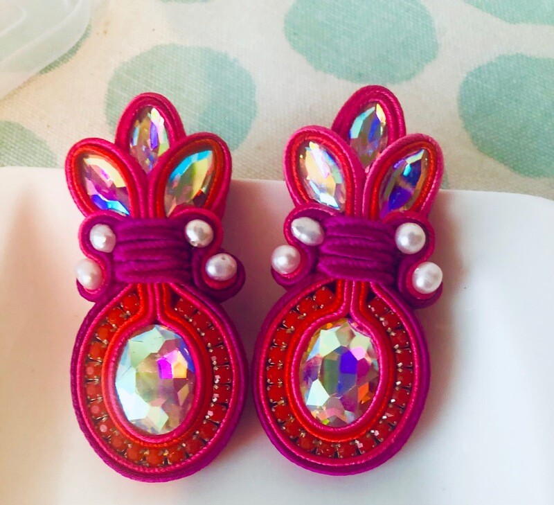 Emma Soutache in Rot/Pink mit Perlen Emma Soutache in Rot/Pink mit Perlen