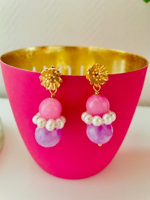 Bella Flieder mit Rosé und einem Perlenkranz Bella Flieder mit Rosé und einem Perlenkranz