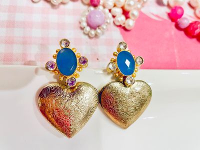 Edelstein Stecker mit einem Ornament Herz Edelstein Stecker mit einem Ornament Herz