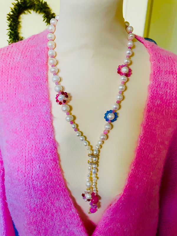 Kette  mit Muschelkern Perlen, Edelstein Blumen in Pink, Blau