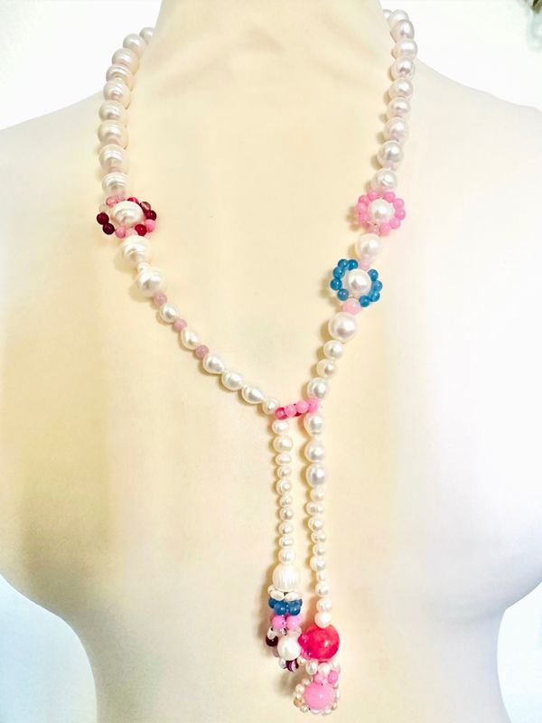 Kette mit Muschelkern Perlen, Edelstein Blumen in Pink, Blau