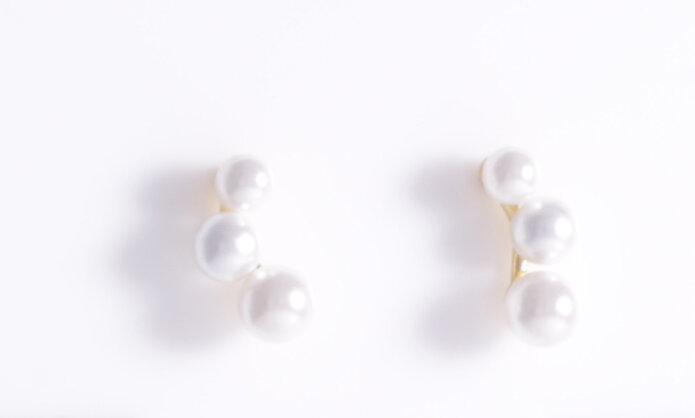 TRIPLE PEARL STUDS