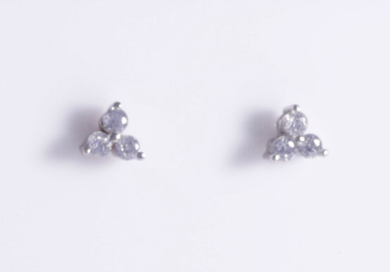 STONE CLUSTER STUDS