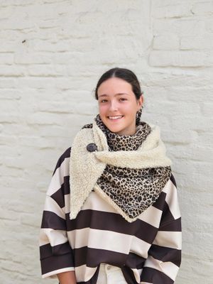 Aline - omslagsjaal teddy/leo cream