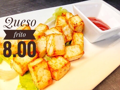 Queso frito con confitura de fresa Queso frito con confitura de fresa
