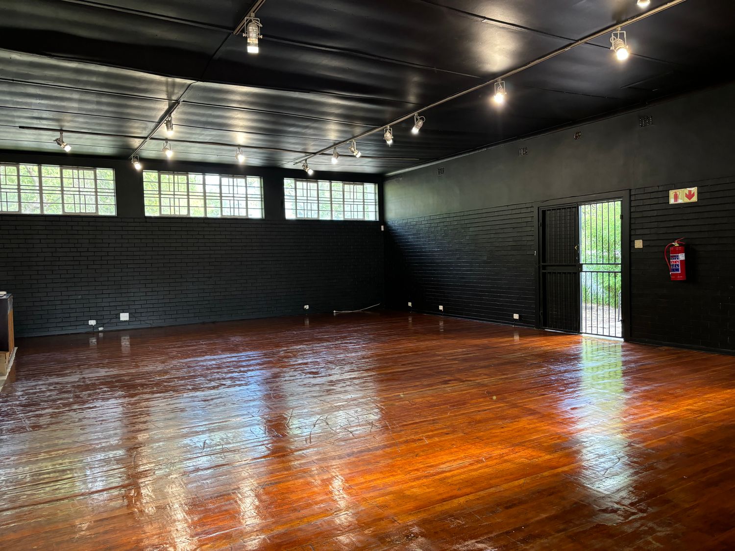 FLOORING SANDING & VARNISH