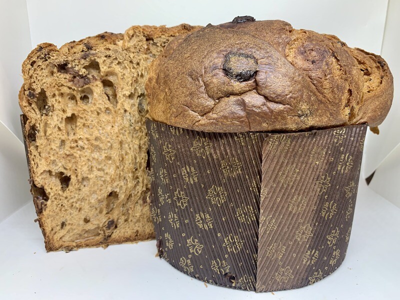 Panettone impastato al cioccolato senza canditi