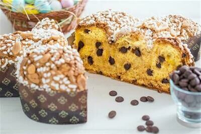 Colomba pasquale con gocce di cioccolato