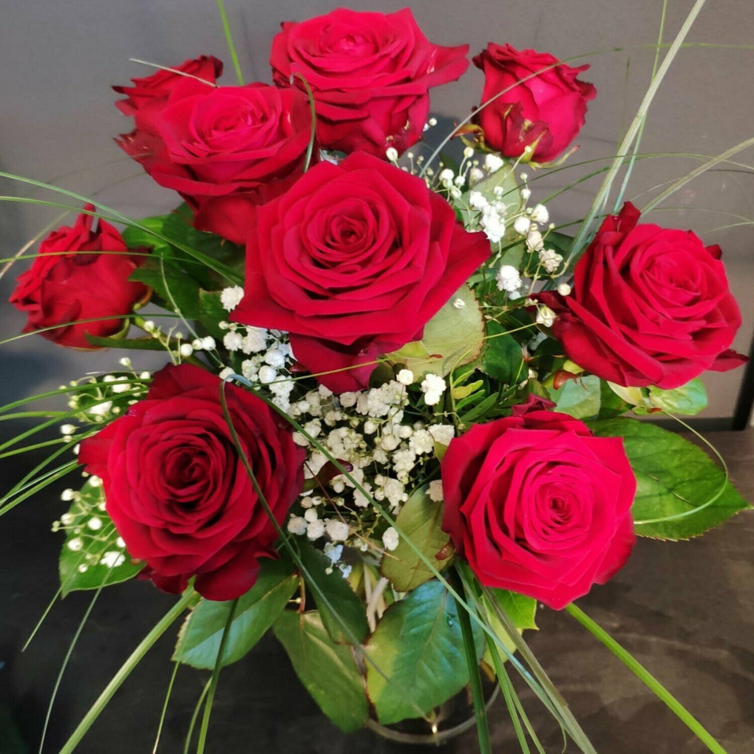 Roter Rosenstrauß 9 Langstielige Rosen Shop Blumen Und Pflanzen