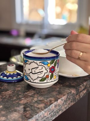 Palestinian Ceramic Jar with Lid – Sugar, Hand-painted
