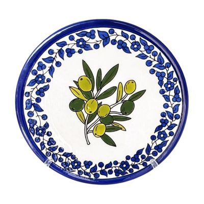 صحن بأغصان الزيتون وزوايا زرقاء
