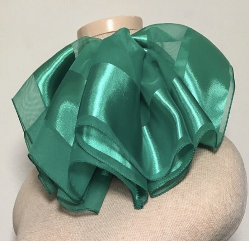 Green Fluffy Scarf (Size Average) Neck Size 14.5-16 in