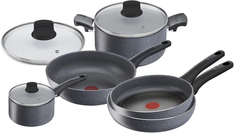 Lagostina Cucina Green Set di Pentole Antiaderenti, 8 Pezzi, 2 Padelle 24, 28 cm, Casseruola Manico Lungo 18cm, Casseruola Fonda 24cm, Wok 28cm, 3 Coperchi 18, 24, 28 cm, Anche Induzione