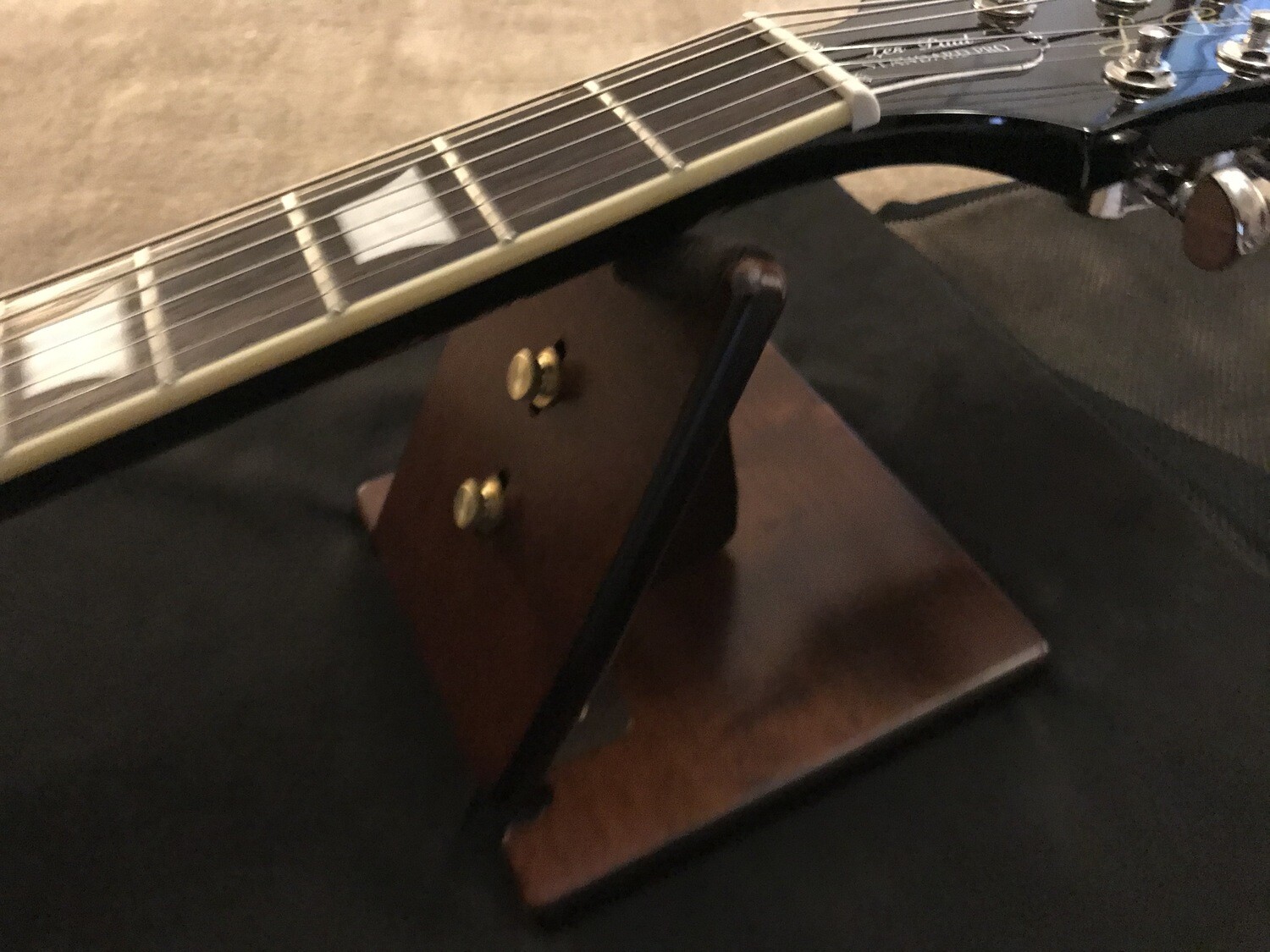 Instrument Workstation with custom neck rest
