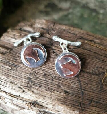 C37 Howling Wolf at the Crescent Moon cufflinks