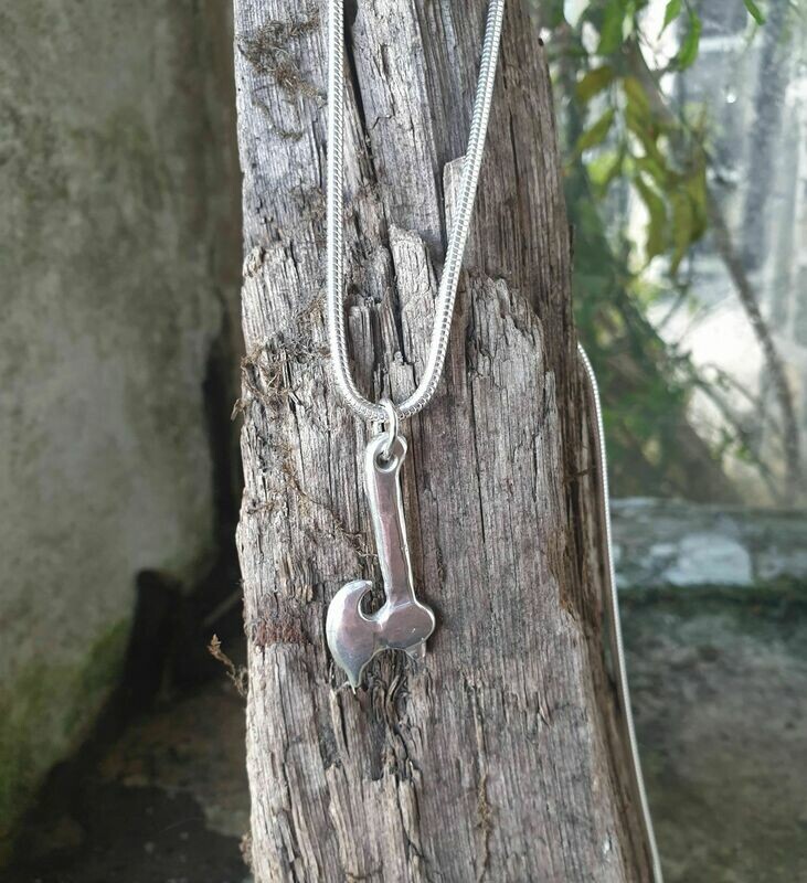 N833 Bearded Axe pendant