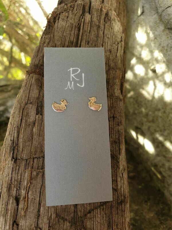 1033 Duckling studs