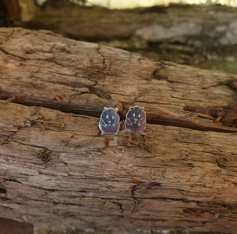1532 Hamster studs