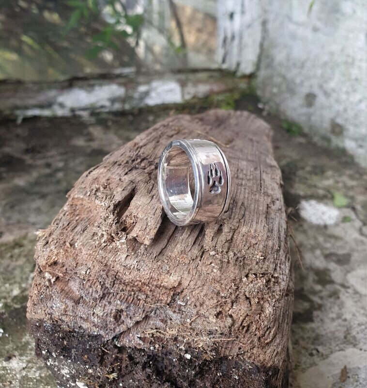 R262 Wolf Print spinning ring