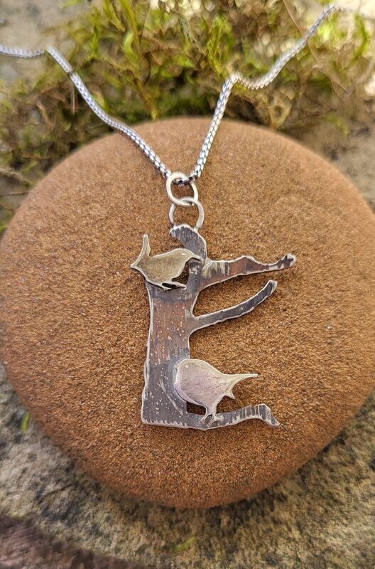 N1031 Wren and Robin in the Branches pendant