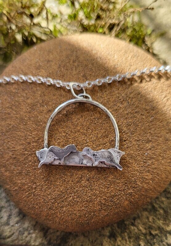 N1466 Otters on the Riverbank pendant