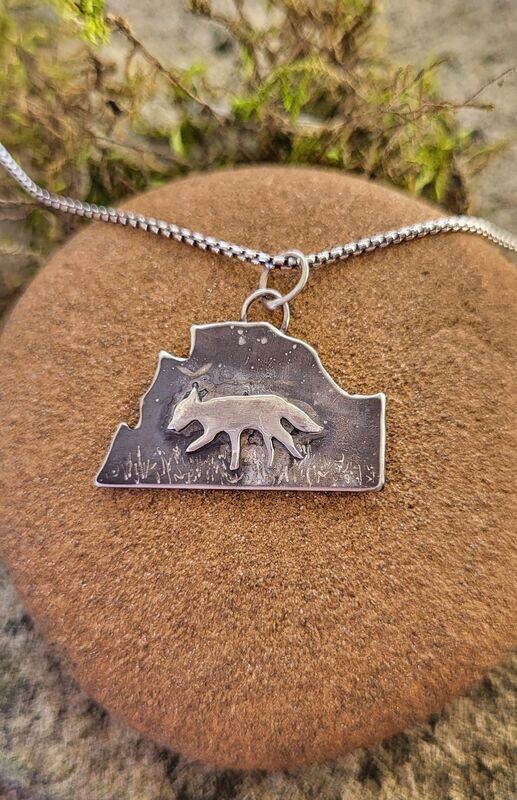 N1047 Fox on a Mission pendant