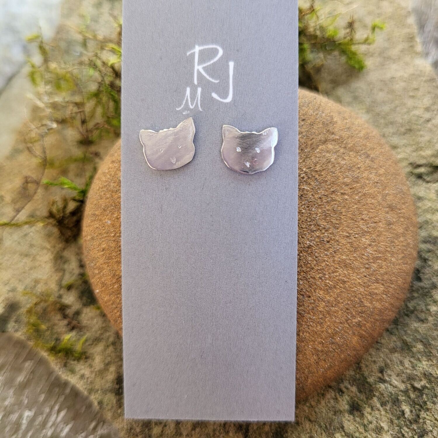 2140 Cat Face studs