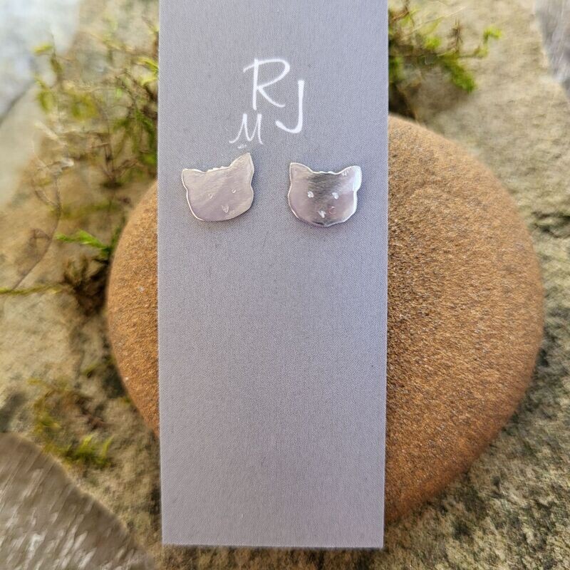 2140 Cat Face studs
