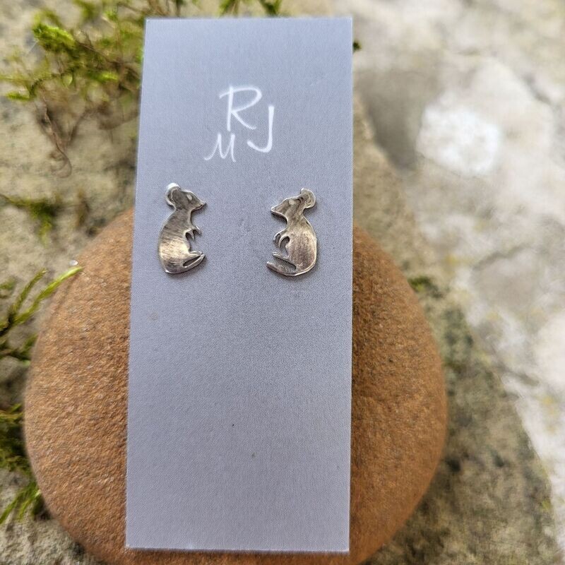 1039 Large Wood Mouse studs