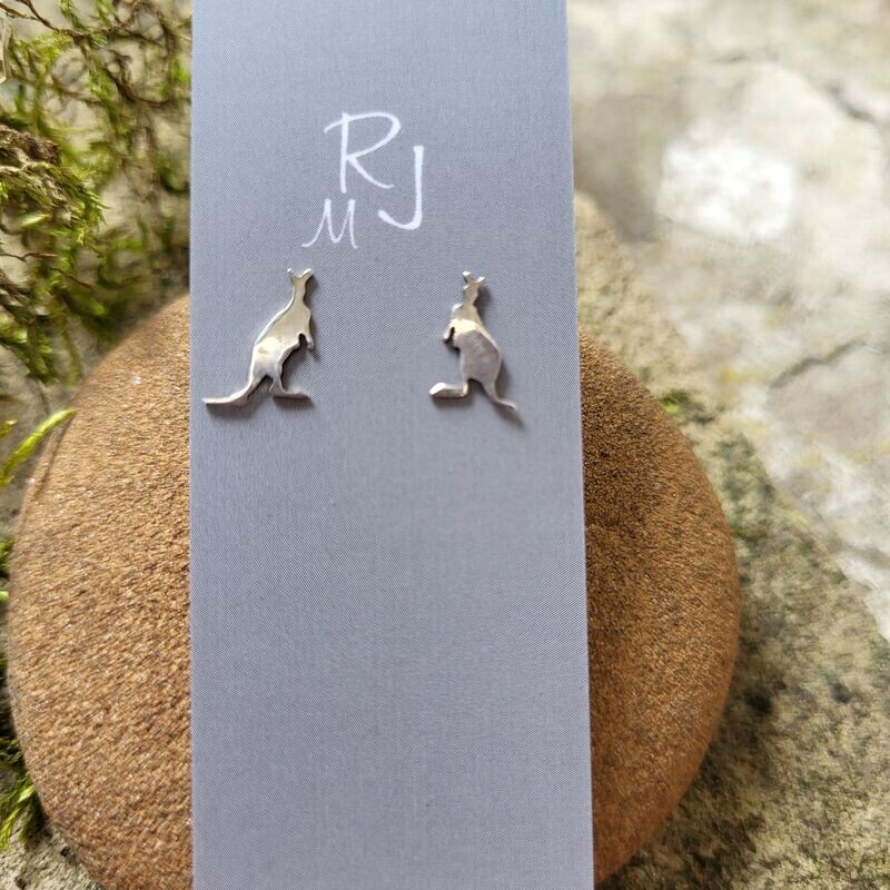 1695 Kangaroo studs