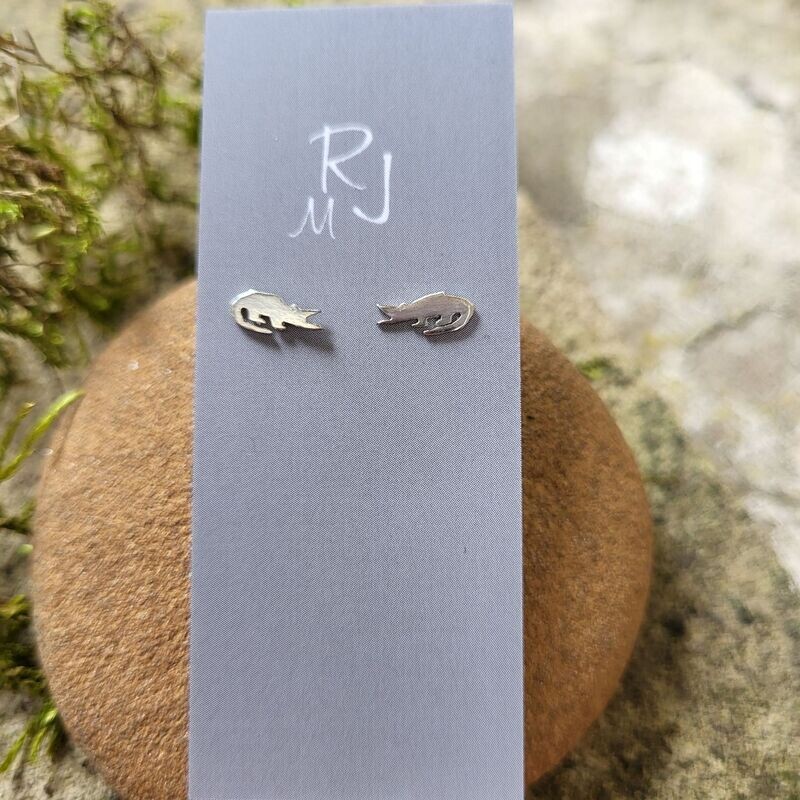 1702 Alligator studs