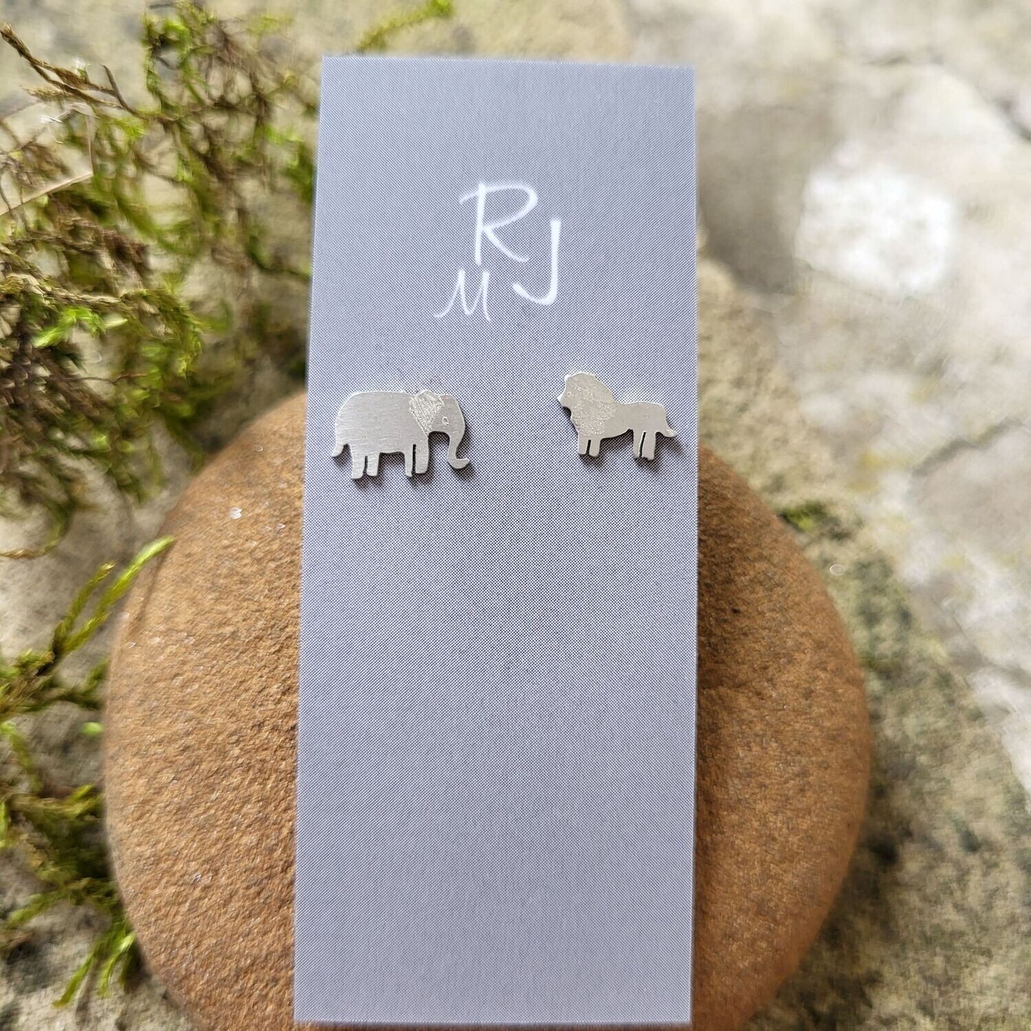 2194 Elephant and Lion studs