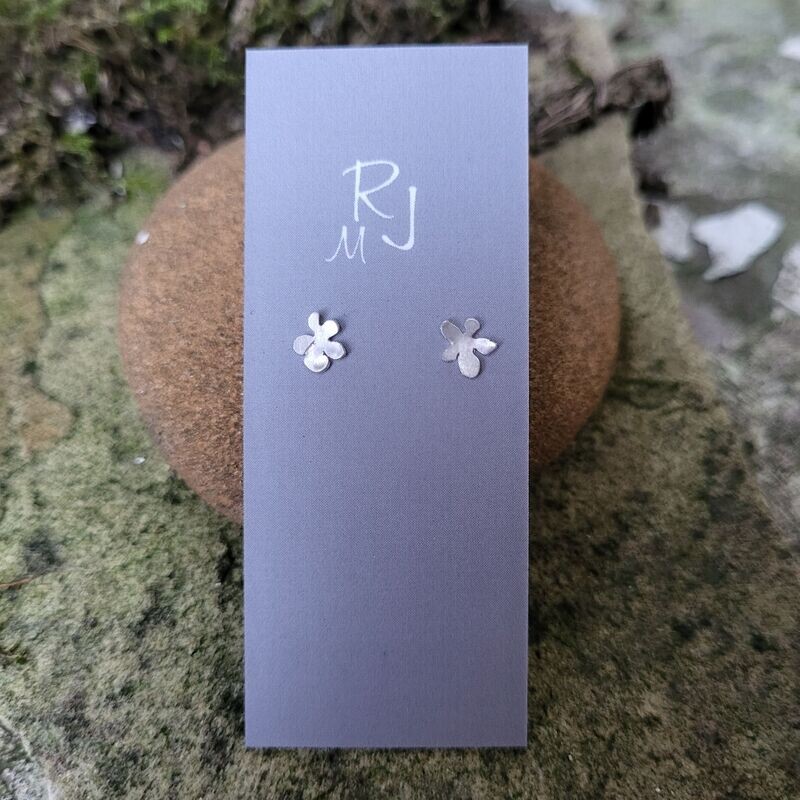 2560 Cow Parsley Flower studs