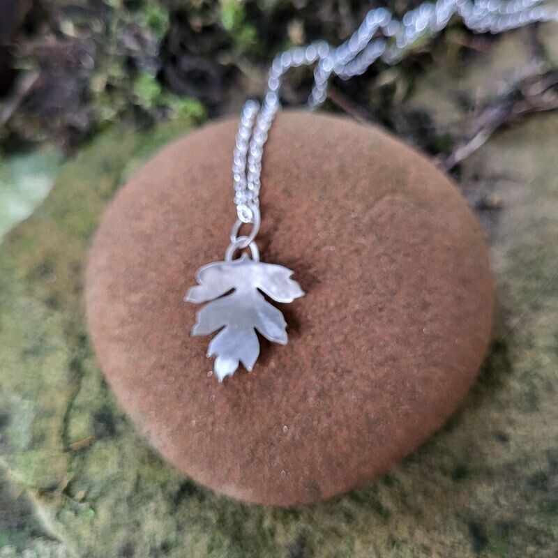 N1609 Hawthorn Leaf pendant