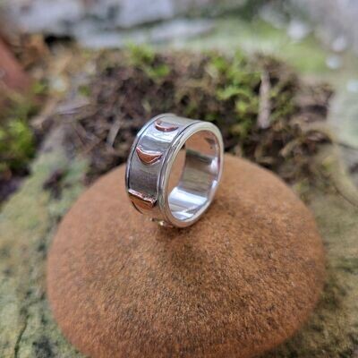 R497 Phases of the Moon spinner ring