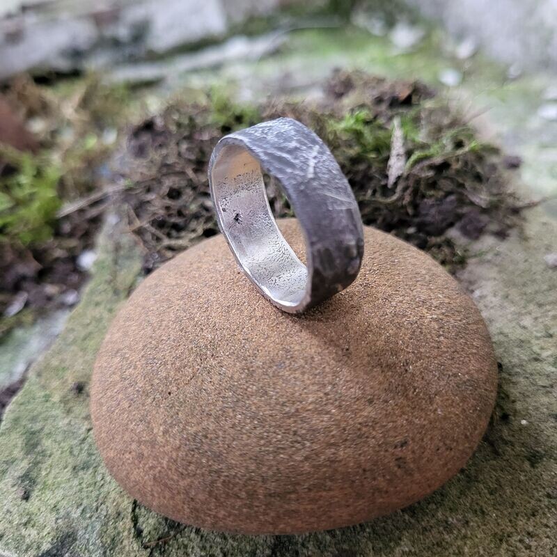R604 Hard Life ring