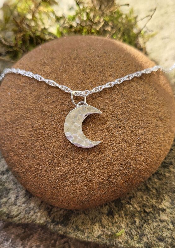 N1458 Crescent Moon pendant