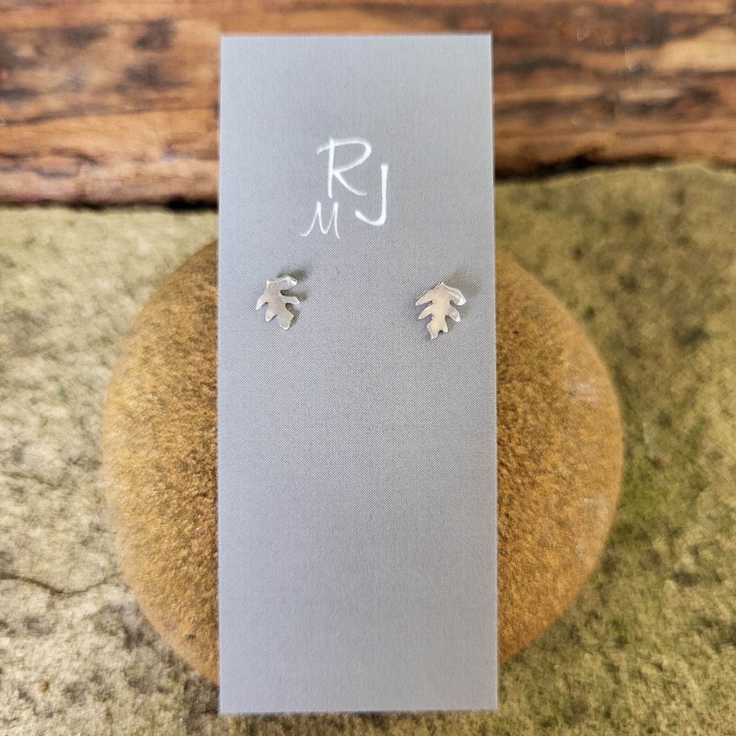 2781 Small Hawthorn Leaf studs
