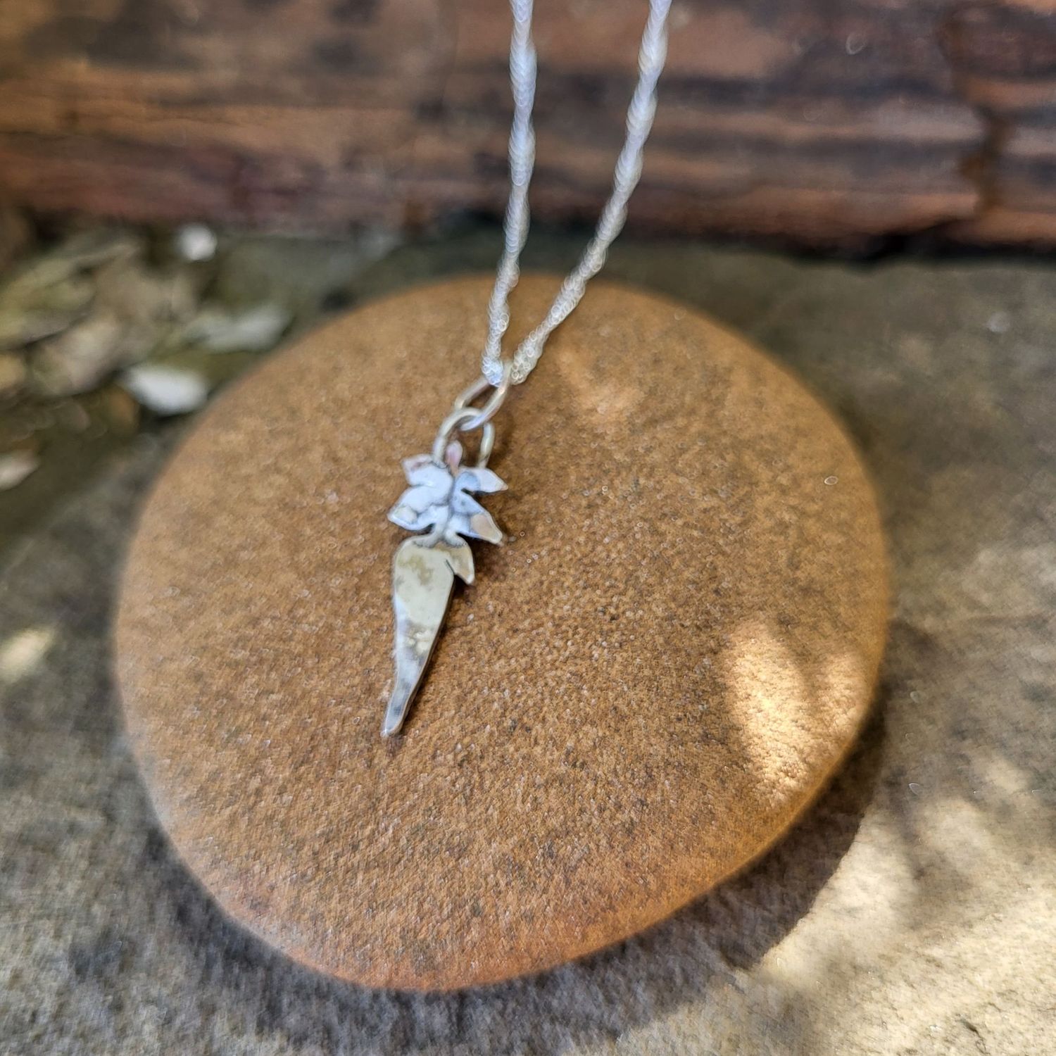 N1798 Jasmine Leaf pendant