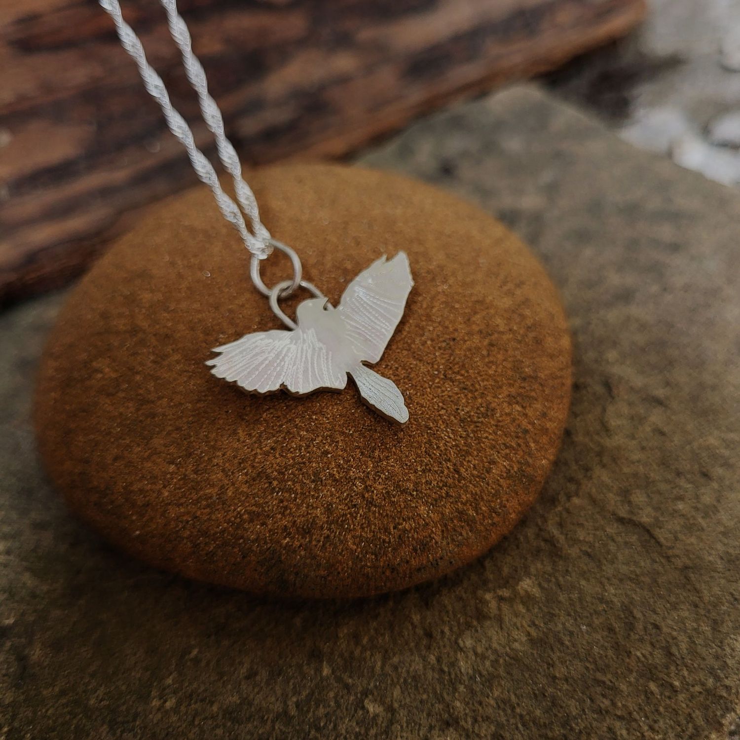 N1791 Magpie in Flight pendant