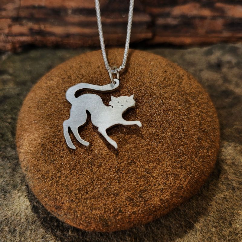 N1803 Large Playful Cat pendant